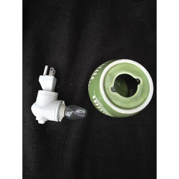 Scentsy Plug In Wax Warmer Green Grotto Fern Leaf Design Open Box - Picture 4 of 4